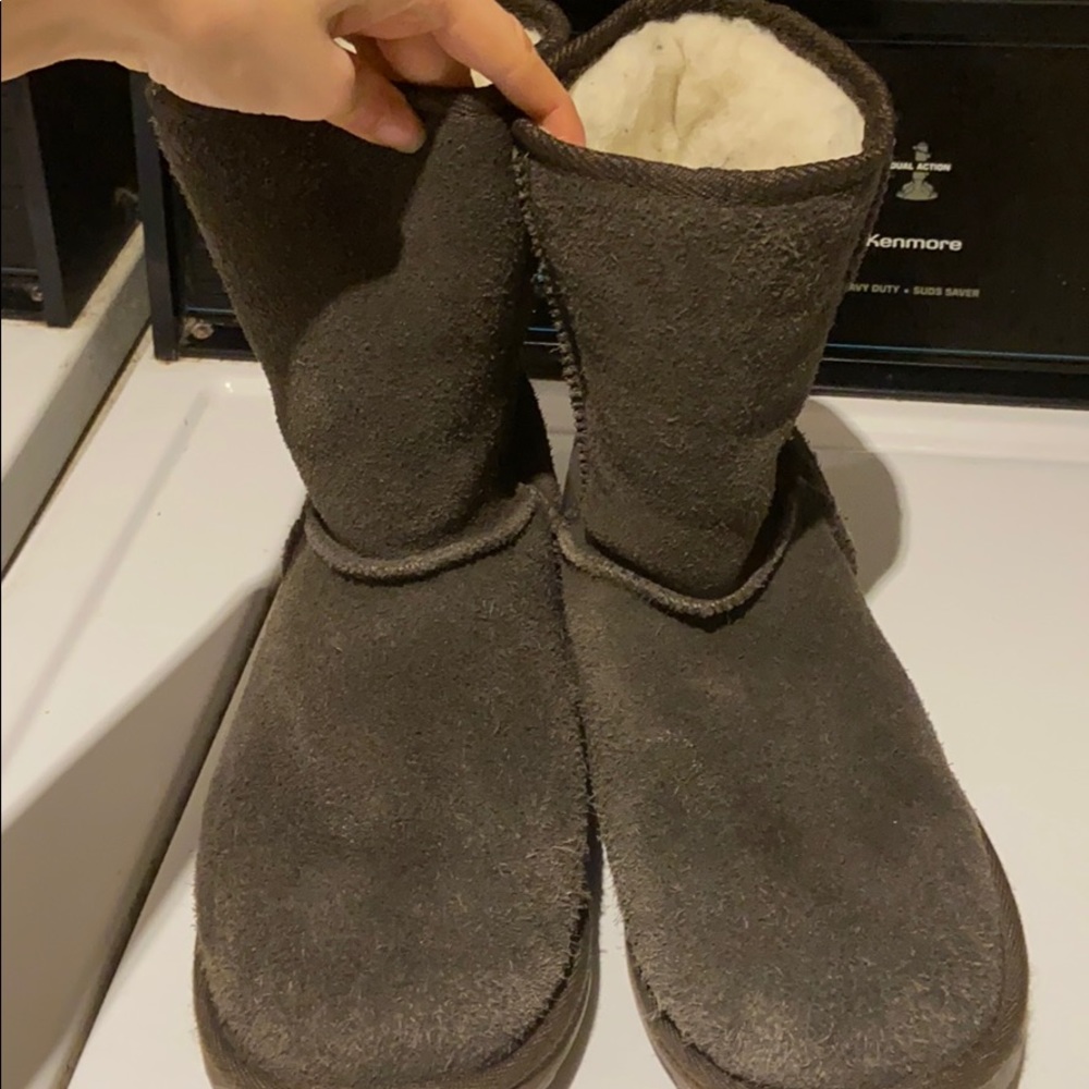 EMU boots